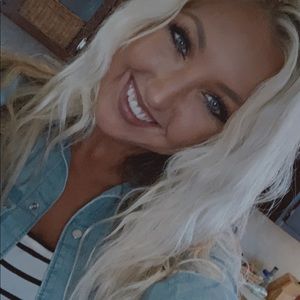 Meet your Posher, Alexia